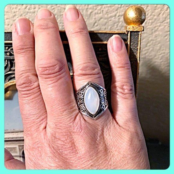 JCK/Artisans Jewelry - 🌷Gorgeous 925 SS Handcrafted Moonstone Ring🌷